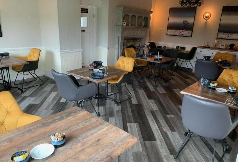 פנסיון The Station Guest House