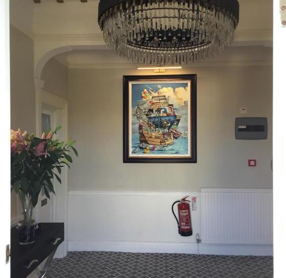 פנסיון The Station Guest House