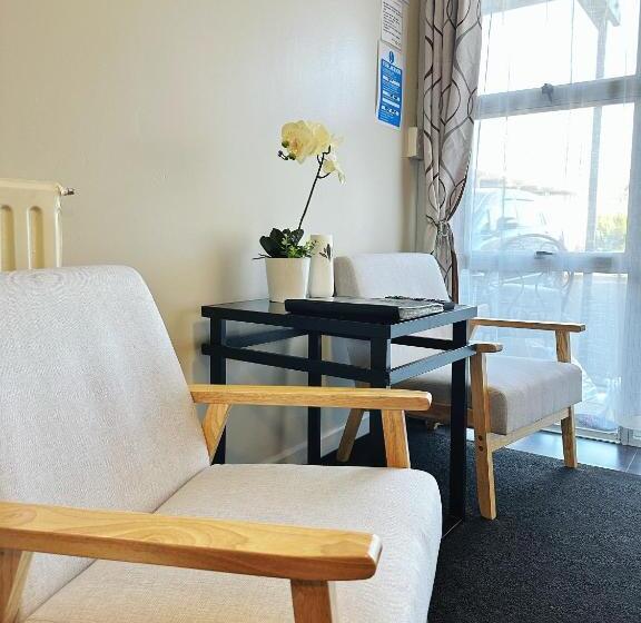 Red Rock Thermal Motel Mineral Pool