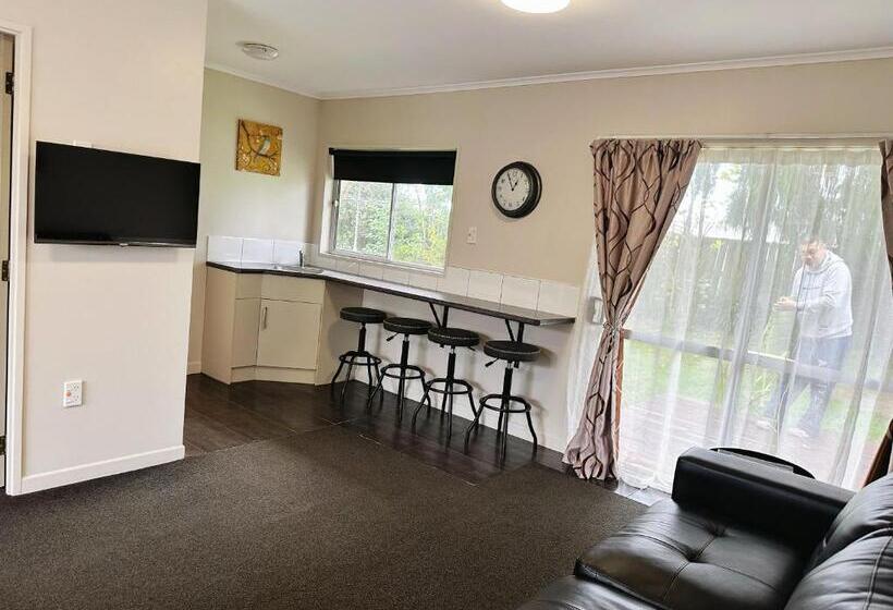 Red Rock Thermal Motel Mineral Pool