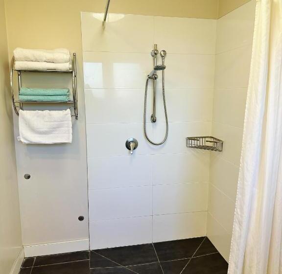 Red Rock Thermal Motel Mineral Pool