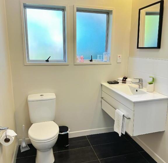 Red Rock Thermal Motel Mineral Pool