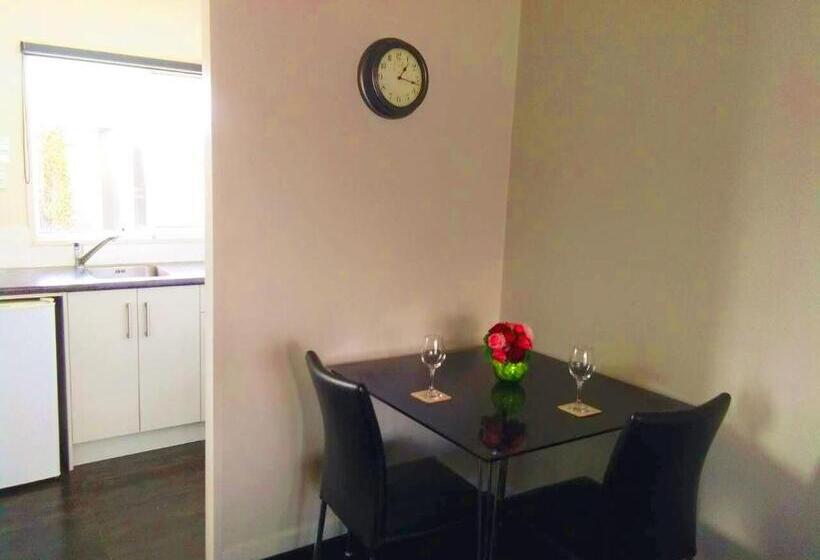 Red Rock Thermal Motel Mineral Pool