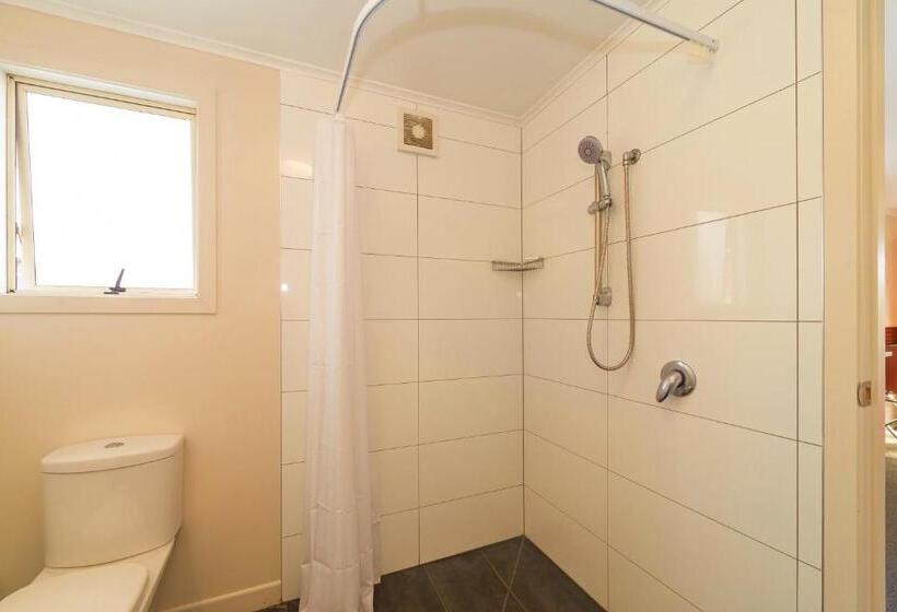 Red Rock Thermal Motel Mineral Pool