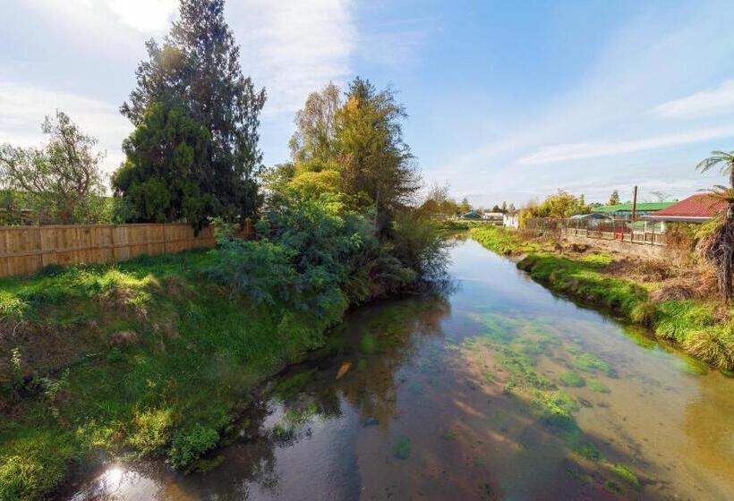 Red Rock Thermal Motel Mineral Pool