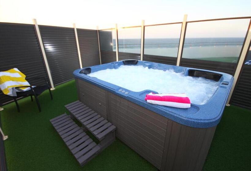 Sentosa At Tugun Beachfront Holiday Home