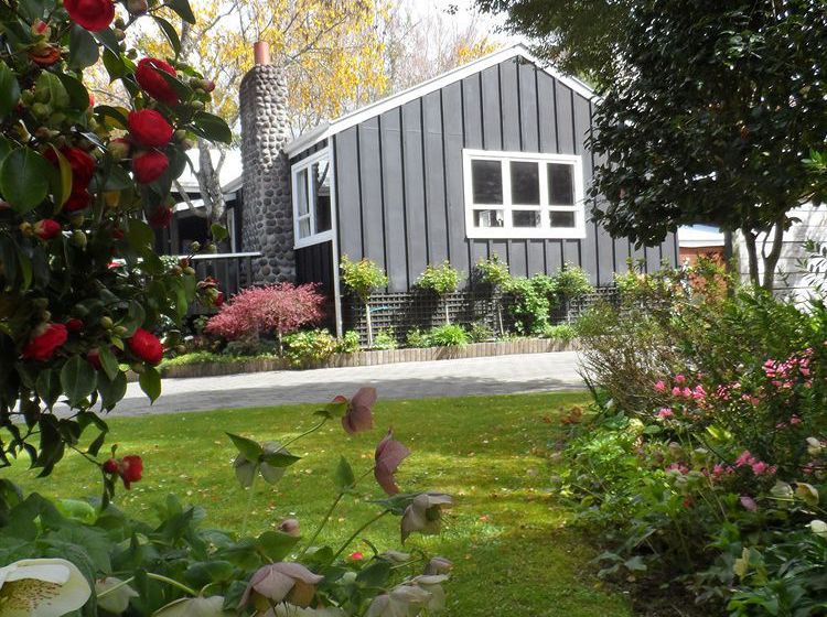 מוטל Sportsmans Lodge