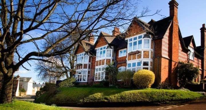 Tree Hotel At Iffley