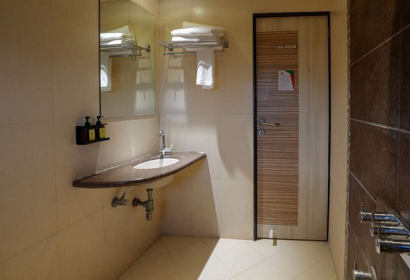 Fabhotel Prime Rester Select