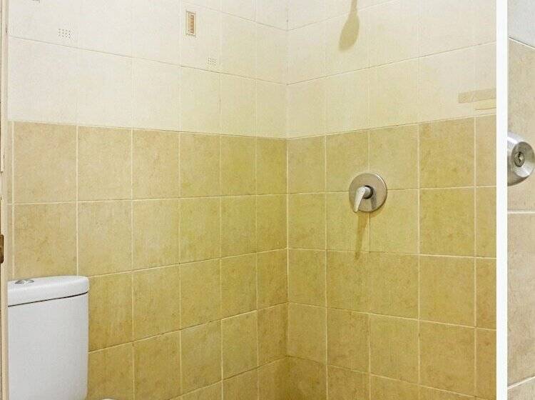 هتل Karawaci Taman Permata Tiga Mitra Reddoorz