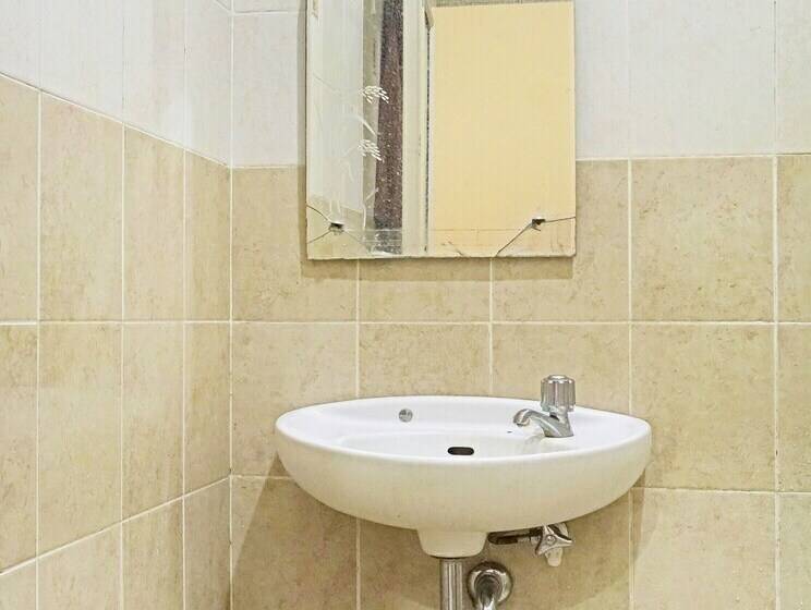 ホテル Karawaci Taman Permata Tiga Mitra Reddoorz