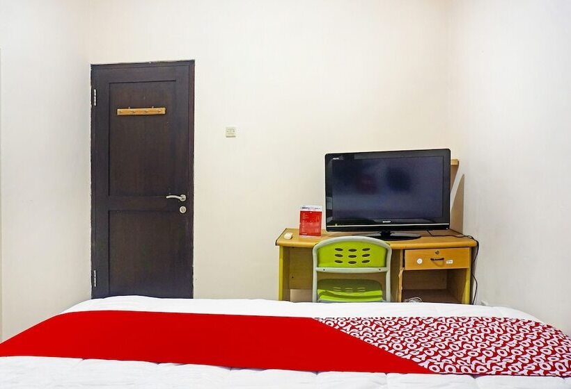 ホテル Karawaci Taman Permata Tiga Mitra Reddoorz