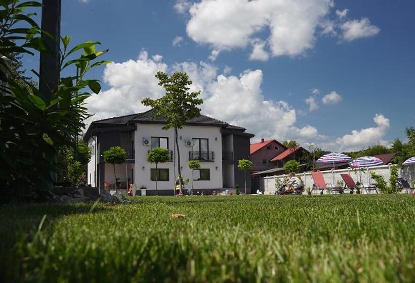 펜션 Casa Rares & Karina