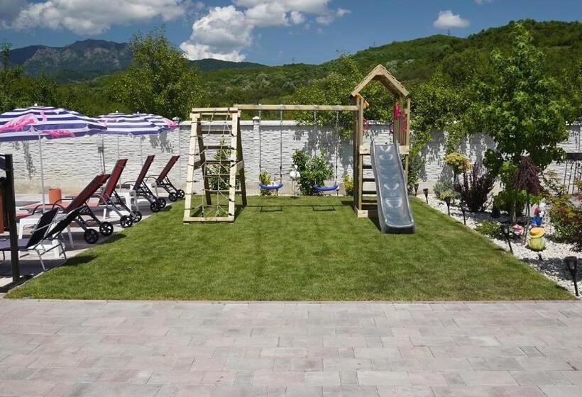 펜션 Casa Rares & Karina