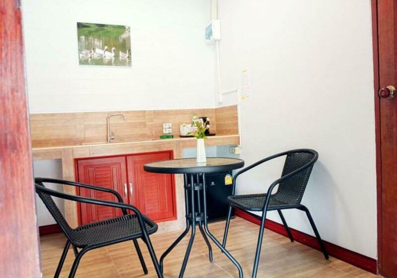 Bed and Breakfast บ้านไร่ภูวังน้ำ