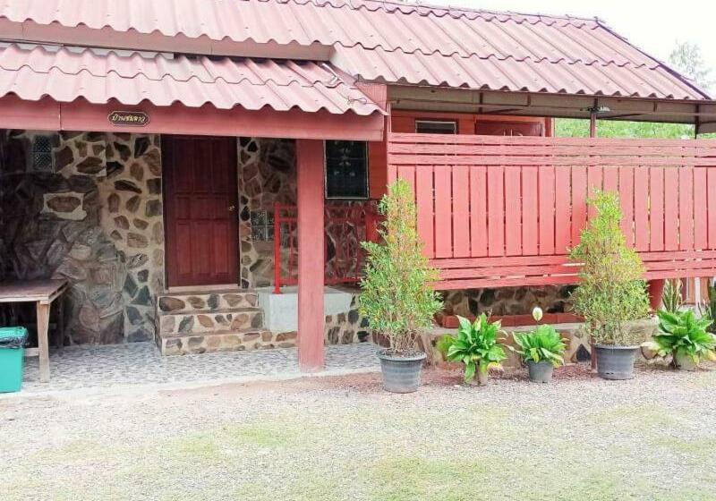 Bed and Breakfast บ้านไร่ภูวังน้ำ