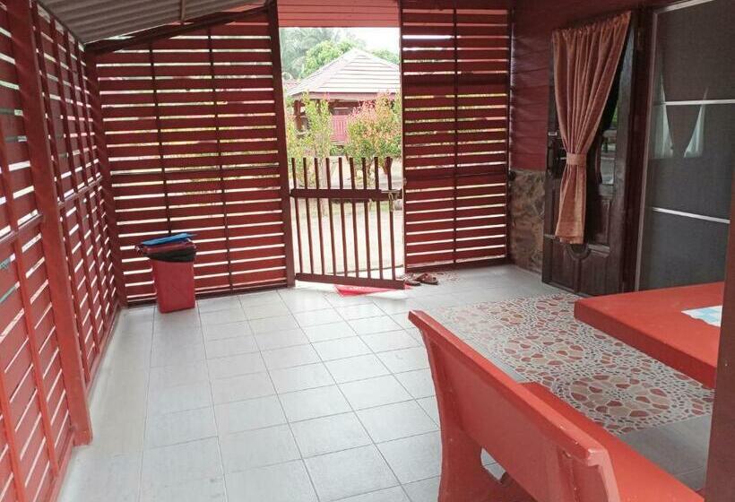 Bed and Breakfast บ้านไร่ภูวังน้ำ