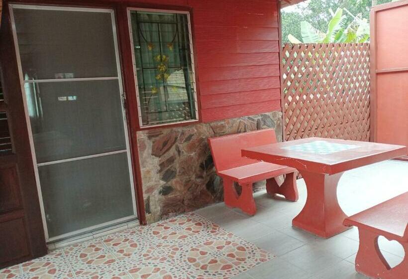 Bed and Breakfast บ้านไร่ภูวังน้ำ