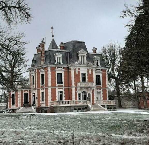 Bed and Breakfast Chateau Sourliavoux, Appartement En Chambres D Hôtes