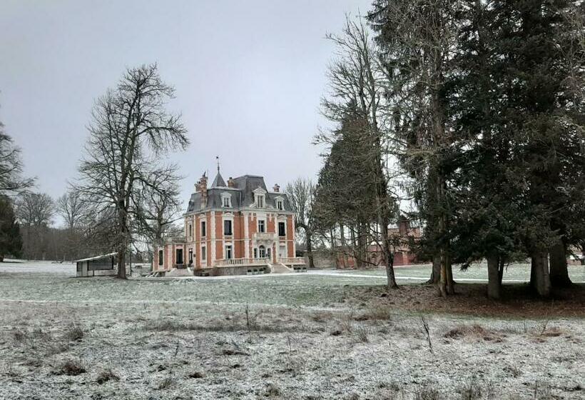 Bed and Breakfast Chateau Sourliavoux, Appartement En Chambres D Hôtes