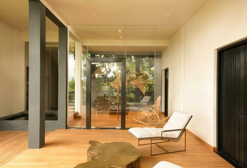 Doubletree By Hilton Weerawila Rajawarna Resort