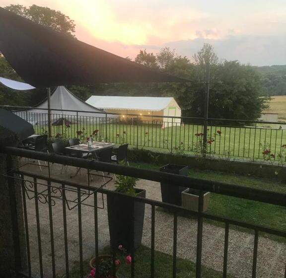 בית מלון כפרי Auberge De La Fontaine Aux Loups