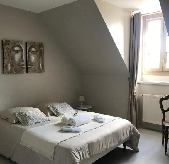 בית מלון כפרי Auberge De La Fontaine Aux Loups