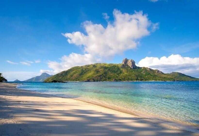 هتل Barefoot Kuata Island Resort