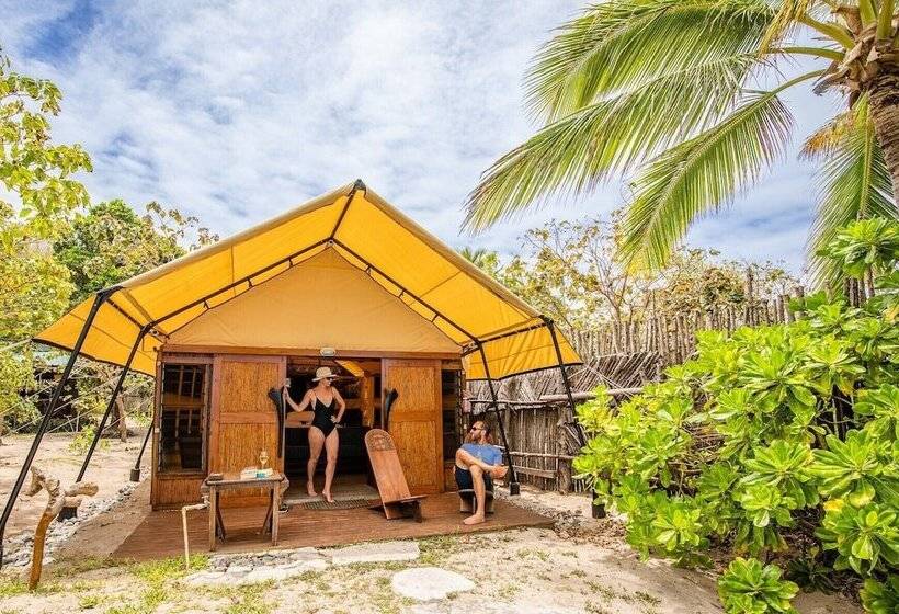 호텔 Barefoot Kuata Island Resort