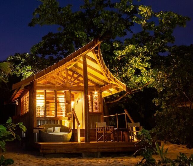 호텔 Barefoot Kuata Island Resort