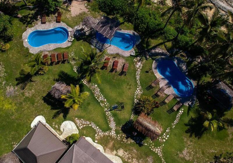 هتل Barefoot Kuata Island Resort