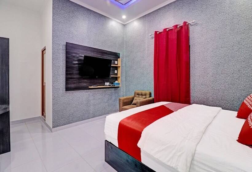 Otel Oyo 91203 Naufal Residence Syariah
