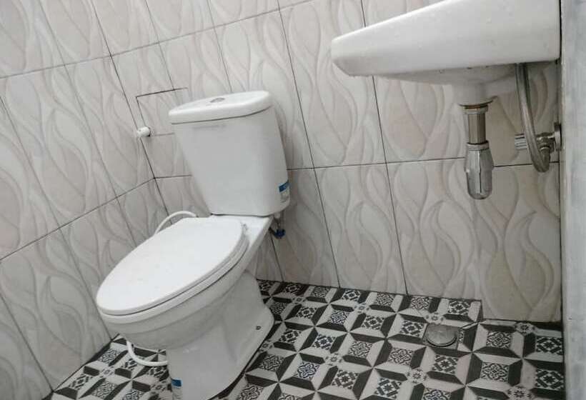 Otel Oyo 91203 Naufal Residence Syariah