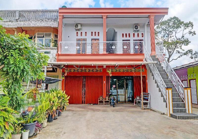 בית מלון כפרי Oyo 91203 Naufal Residence Syariah