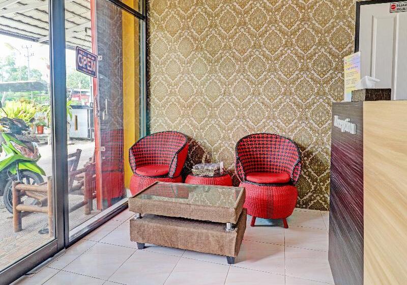 Otel Oyo 91203 Naufal Residence Syariah