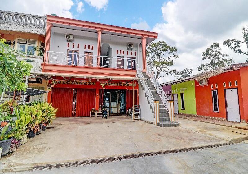 Otel Oyo 91203 Naufal Residence Syariah