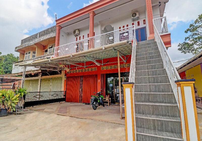 Otel Oyo 91203 Naufal Residence Syariah