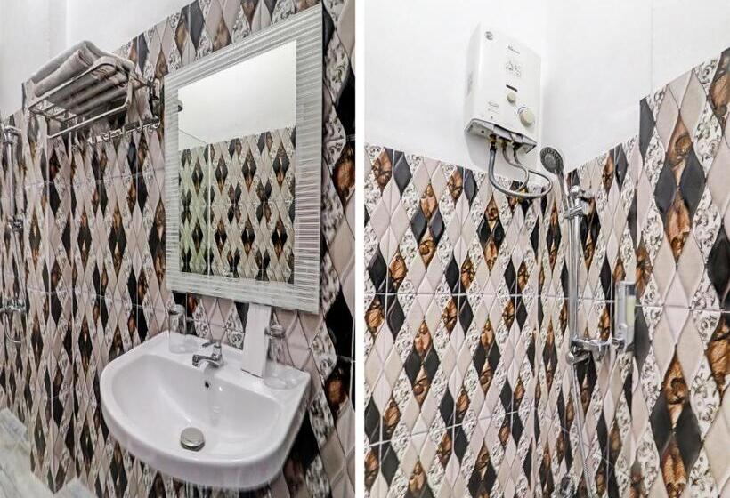 Otel Oyo 91203 Naufal Residence Syariah