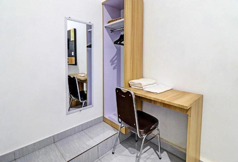 Otel Oyo 91203 Naufal Residence Syariah