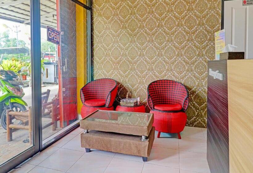 בית מלון כפרי Oyo 91203 Naufal Residence Syariah