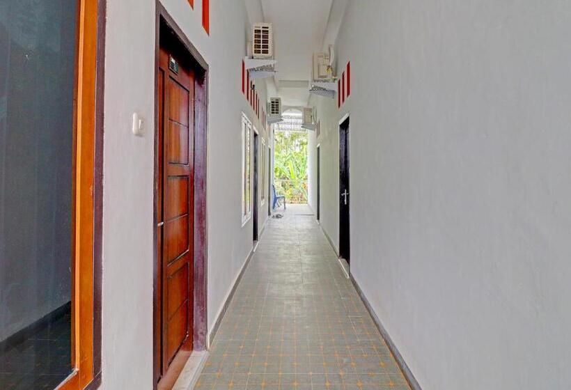 Otel Oyo 91203 Naufal Residence Syariah