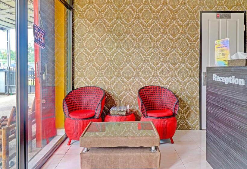 Otel Oyo 91203 Naufal Residence Syariah