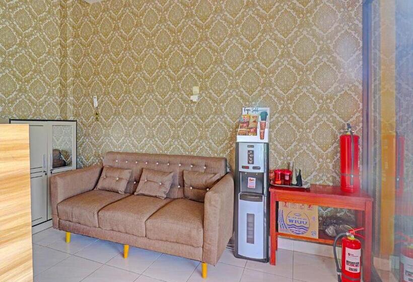 Otel Oyo 91203 Naufal Residence Syariah