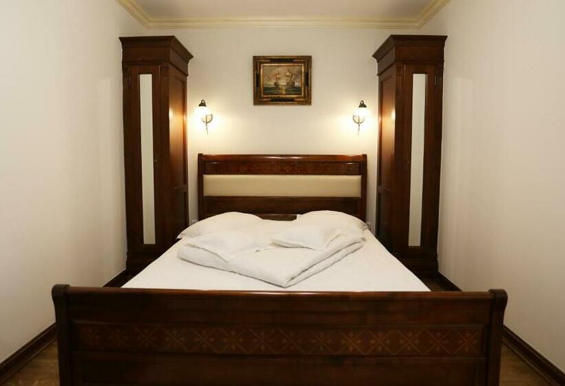 호텔 Pensiunea Trei Pini