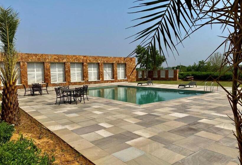 فندق Sariska Safari Lodge