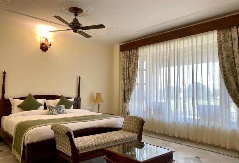 فندق Sariska Safari Lodge