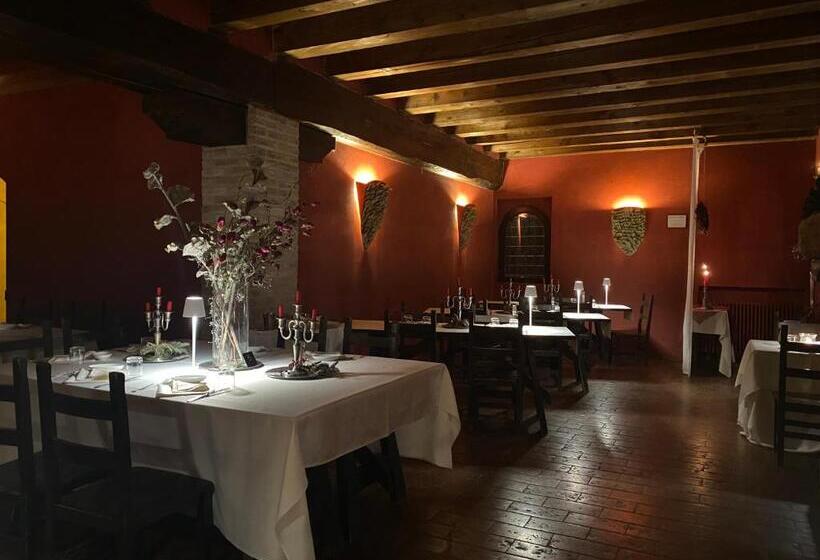 ホテル Torre Del Barbagianni   Castello Di Gropparello