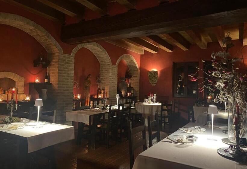 ホテル Torre Del Barbagianni   Castello Di Gropparello