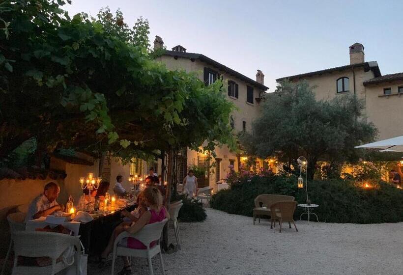 ホテル Torre Del Barbagianni   Castello Di Gropparello