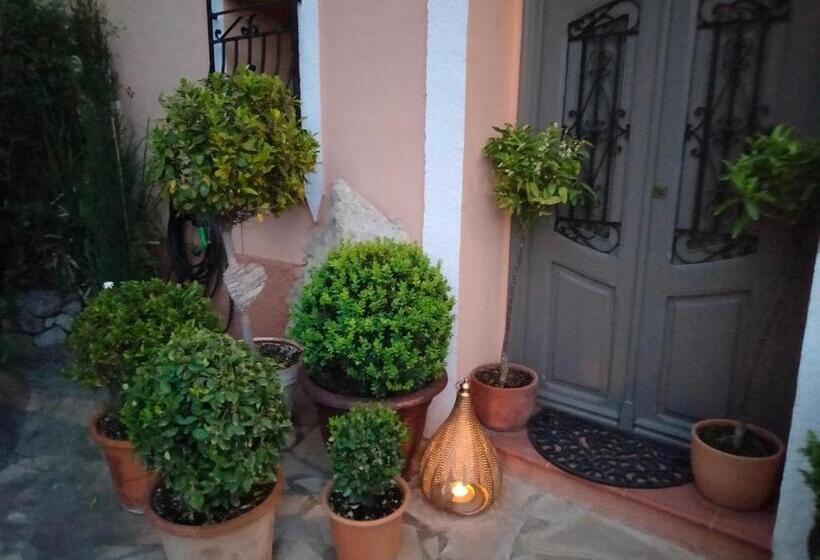 Les Penyetes Boutique Bed And Breakfast